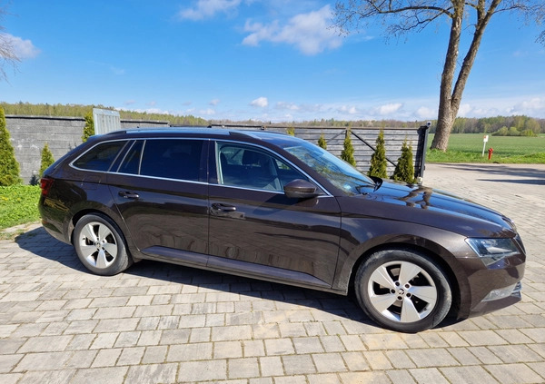 Skoda Superb cena 69900 przebieg: 150000, rok produkcji 2016 z Kamieńsk małe 277
